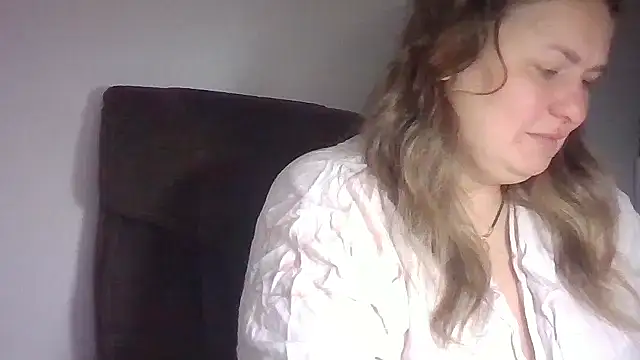 Snapshot of MartaXLove chatting on 09/26/25, 05:53 MartaXLove online show from 09/26/25, 05:53