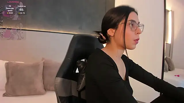 Snapshot of desireee_ chatting on 12/05/25, 07:12 desireee online show from 12/05/25, 07:12