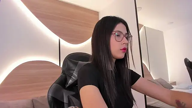 Snapshot of desireee_ chatting on 11/01/25, 12:21 desireee online show from 11/01/25, 12:21