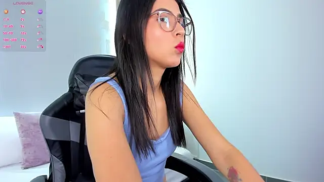 Snapshot of desireee_ chatting on 11/03/25, 12:09 desireee online show from 11/03/25, 12:09