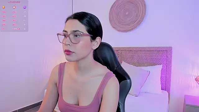 Snapshot of desireee_ chatting on 04/30/26, 12:12 desireee online show from 04/30/26, 12:12