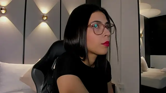 Snapshot of desireee_ chatting on 10/28/25, 12:26 desireee online show from 10/28/25, 12:26