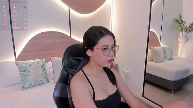 Snapshot of desireee_ chatting on 12/18/25, 11:47 desireee online show from 12/18/25, 11:47