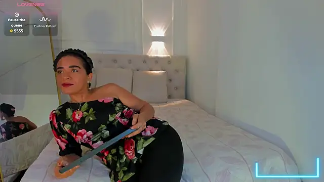 Snapshot of charlotte_dante212 chatting on 07/11/26, 03:40 charlotte dante212 online show from 07/11/26, 03:40