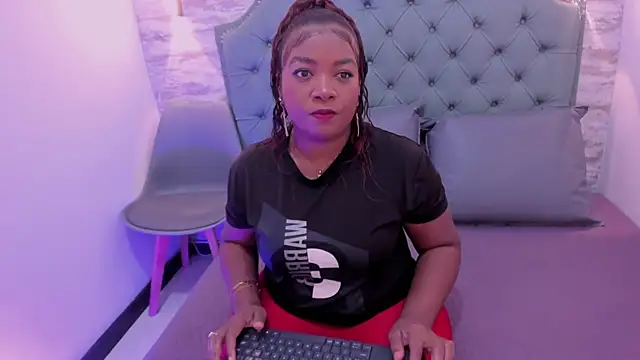 Snapshot of Afrodita_de_amor chatting on 10/20/25, 12:06 Afrodita de amor online show from 10/20/25, 12:06