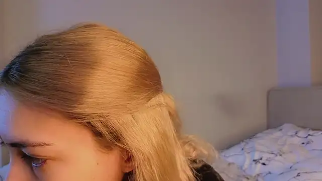 Snapshot of AngelicRice chatting on 11/20/25, 11:22 AngelicRice online show from 11/20/25, 11:22