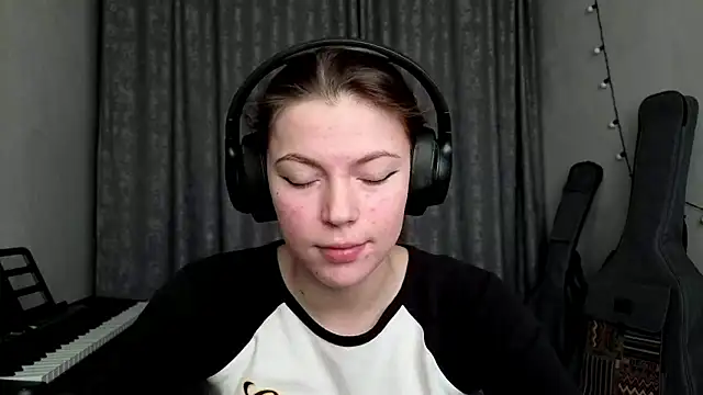 CutieAnny online show from 03/10/26, 06:28