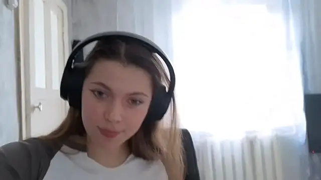 CutieAnny online show from 12/23/25, 06:02