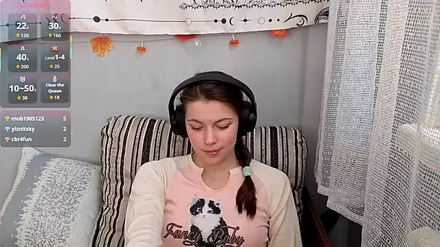 CutieAnny online show from 11/16/25, 06:51