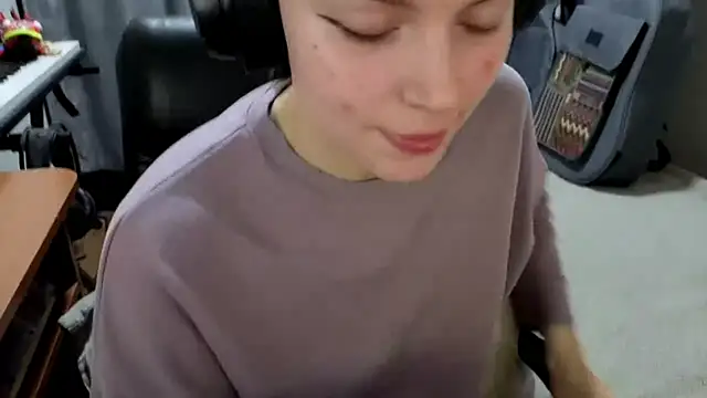 CutieAnny online show from 04/15/26, 08:31