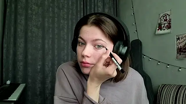 CutieAnny online show from 02/11/26, 06:13