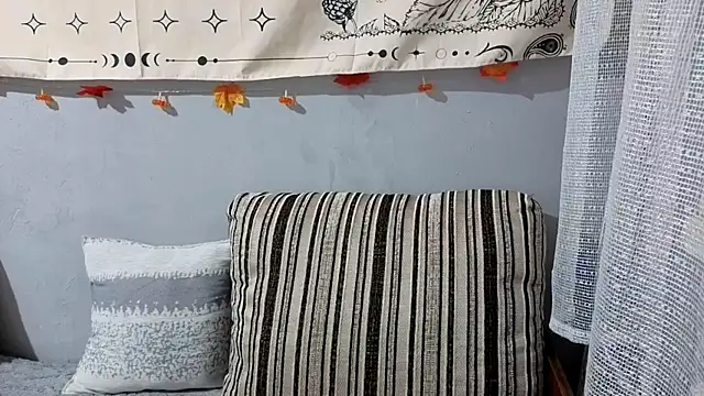 CutieAnny online show from 12/14/25, 01:23