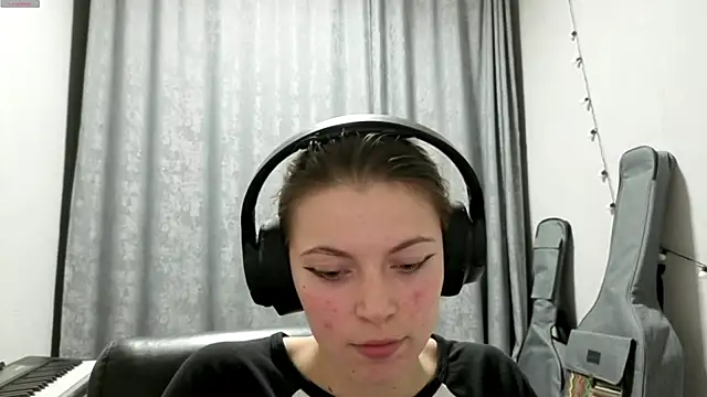 CutieAnny online show from 04/16/26, 08:20