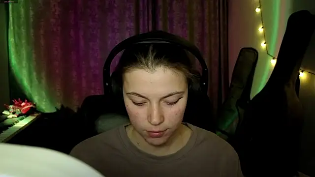 CutieAnny online show from 03/29/26, 08:10