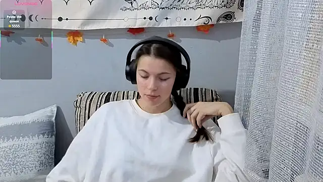 CutieAnny online show from 12/16/25, 04:28