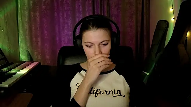 CutieAnny online show from 03/16/26, 08:11