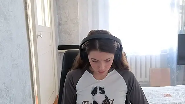 CutieAnny online show from 10/24/25, 04:22