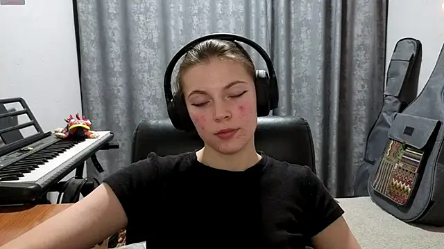 CutieAnny online show from 04/14/26, 08:25