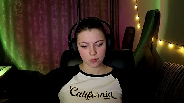 CutieAnny online show from 03/13/26, 06:02