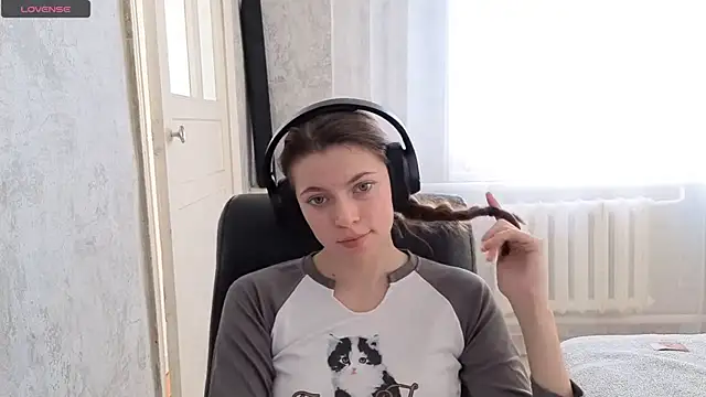 CutieAnny online show from 12/18/25, 05:56