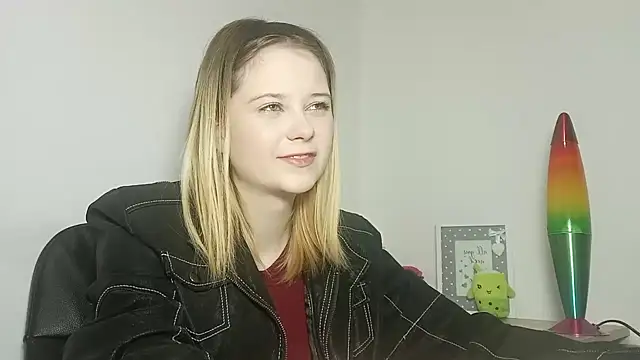 Snapshot of LydiaYoung chatting on 10/13/25, 06:09 LydiaYoung online show from 10/13/25, 06:09