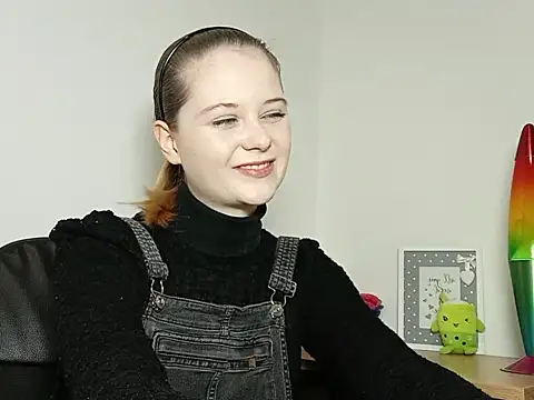 Snapshot of LydiaYoung chatting on 10/16/25, 06:16 LydiaYoung online show from 10/16/25, 06:16