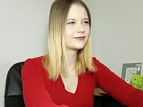 Snapshot of LydiaYoung chatting on 10/10/25, 06:09 LydiaYoung online show from 10/10/25, 06:09