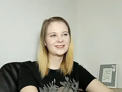 Snapshot of LydiaYoung chatting on 09/30/25, 06:14 LydiaYoung online show from 09/30/25, 06:14