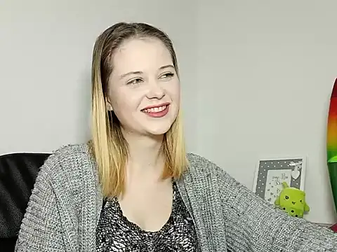 Snapshot of LydiaYoung chatting on 10/07/25, 06:09 LydiaYoung online show from 10/07/25, 06:09