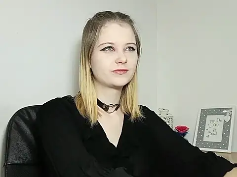 Snapshot of LydiaYoung chatting on 09/17/25, 06:10 LydiaYoung online show from 09/17/25, 06:10