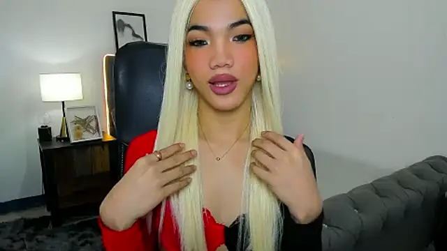 Snapshot of CassieSommereux chatting on 10/13/25, 04:36 CassieSommereux online show from 10/13/25, 04:36