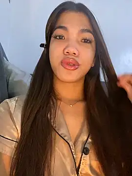 Snapshot of CassieSommereux chatting on 10/14/25, 06:19 CassieSommereux online show from 10/14/25, 06:19