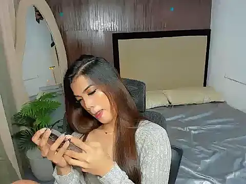 CassieSommereux online show from 12/17/25, 05:34