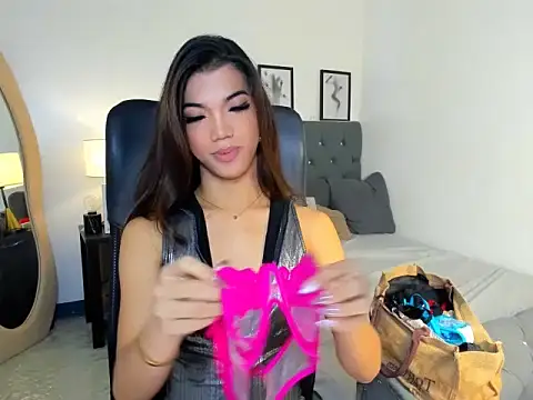 CassieSommereux online show from 11/15/25, 05:28