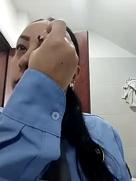 Snapshot of CRISTAL__11 chatting on 11/14/25, 01:15 CRISTAL 11 online show from 11/14/25, 01:15