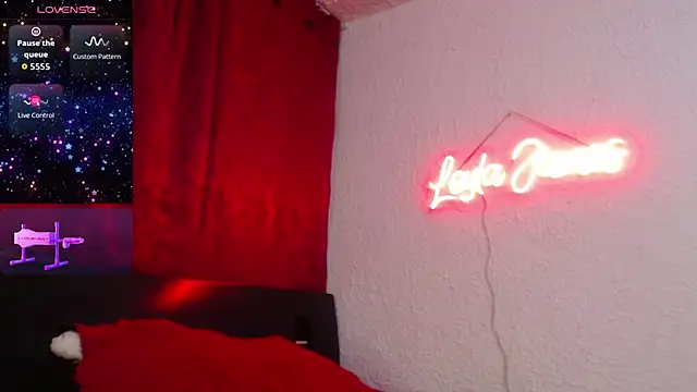 leyla james  online show from 09/25/25, 04:35