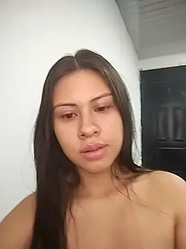 Snapshot of Layla_fontainex_x chatting on 09/26/25, 01:29 Layla fontainex x online show from 09/26/25, 01:29