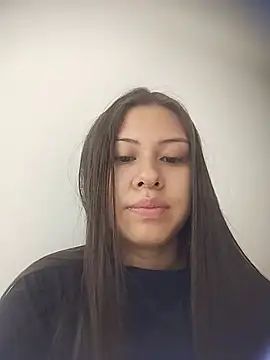 Snapshot of Layla_fontainex_x chatting on 06/04/26, 12:10 Layla fontainex x online show from 06/04/26, 12:10
