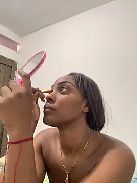 zaracollins01 online show from 12/01/25, 05:25