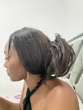 zaracollins01 online show from 12/17/25, 06:13