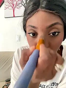 zaracollins01 online show from 10/23/25, 01:54