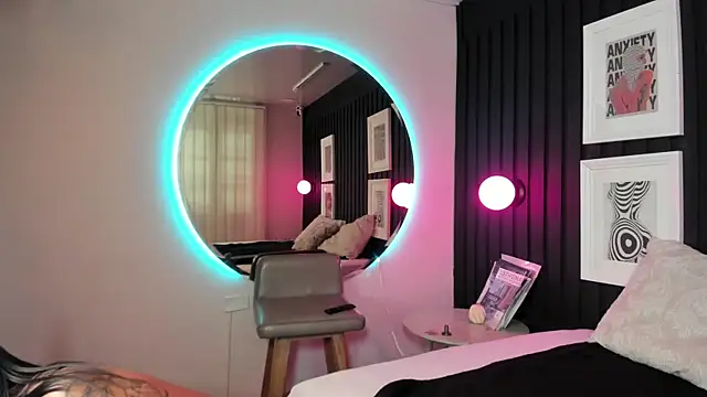 Manelyk evanss  online show from 04/01/26, 05:54