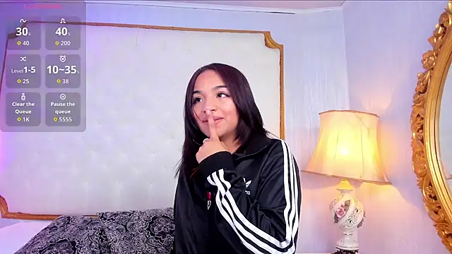 Snapshot of Manelyk_evanss_ chatting on 11/19/25, 11:10 Manelyk evanss online show from 11/19/25, 11:10