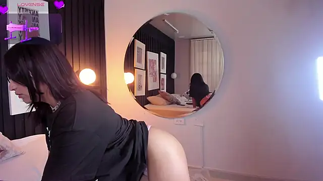 Manelyk evanss  online show from 02/15/26, 12:37