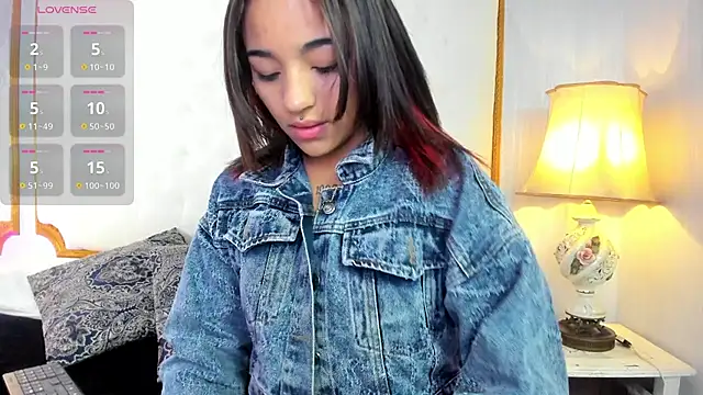 Snapshot of Manelyk_evanss_ chatting on 10/18/25, 11:23 Manelyk evanss online show from 10/18/25, 11:23