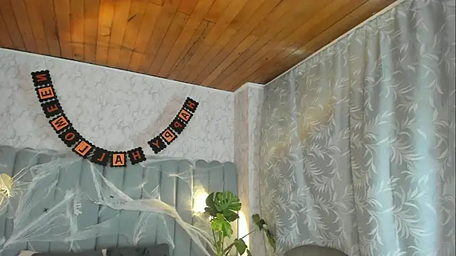 aylacallowey online show from 10/28/25, 07:24