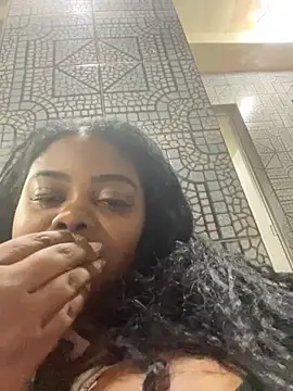 Snapshot of LunaSthena chatting on 11/20/25, 12:11 LunaSthena online show from 11/20/25, 12:11