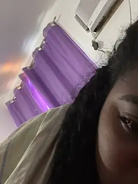 Snapshot of LunaSthena chatting on 12/21/25, 01:57 LunaSthena online show from 12/21/25, 01:57