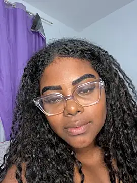 Snapshot of LunaSthena chatting on 09/23/25, 10:28 LunaSthena online show from 09/23/25, 10:28