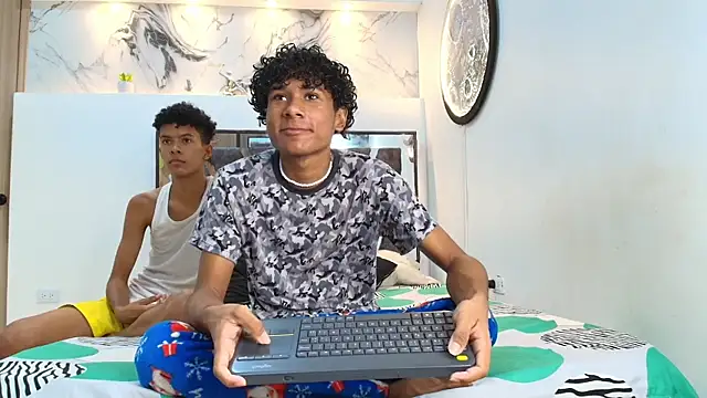 LONDON BOYS1 online show from 10/19/25, 01:30